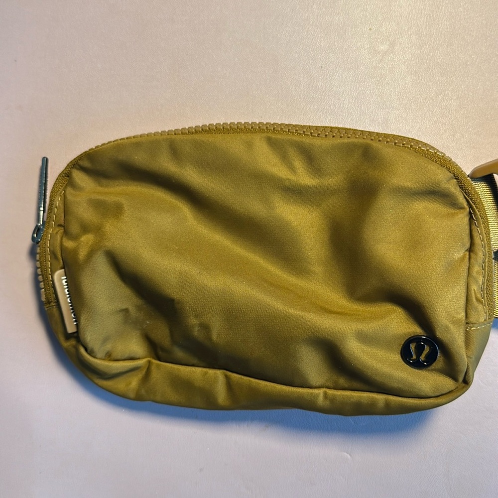 Lululemon Everywhere Belt Bag 1L